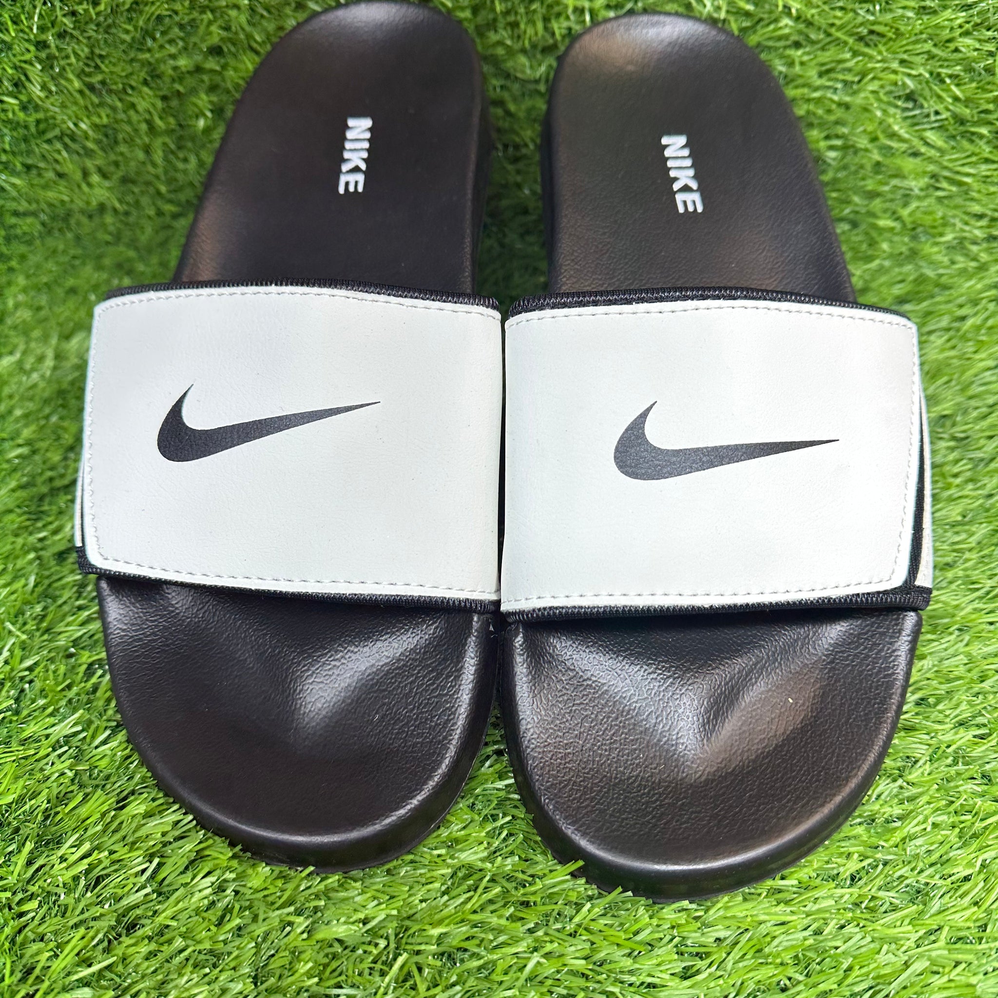 NIKE BLACK & WHITE COMFORT & SOFT SLIPPER