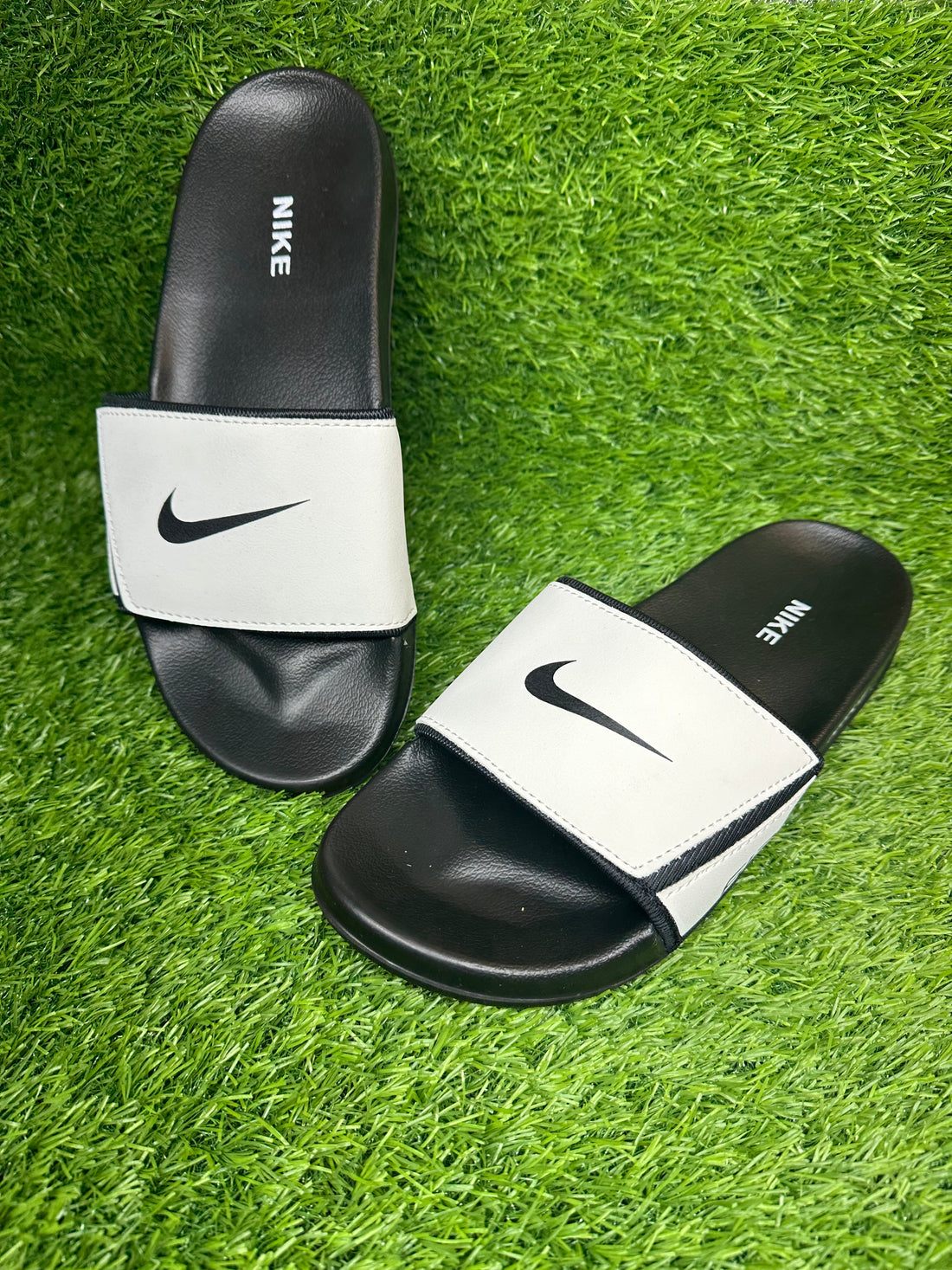 NIKE BLACK & WHITE COMFORT & SOFT SLIPPER