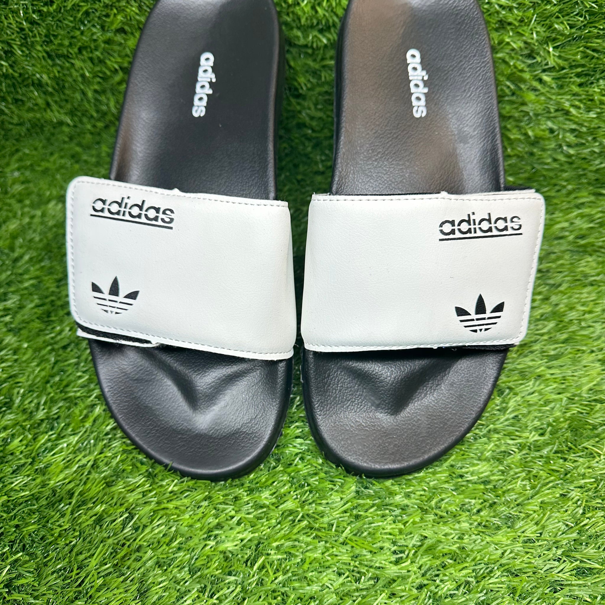 ADIDDAS WHITE & BLACK COMPFORT SLIPPER