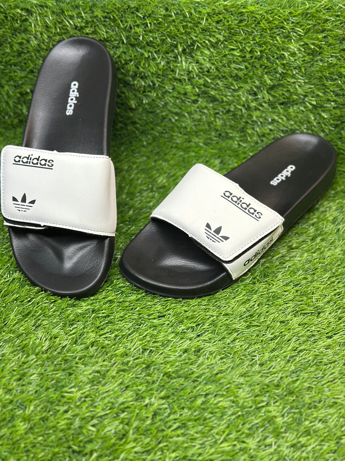 ADIDDAS WHITE & BLACK COMPFORT SLIPPER