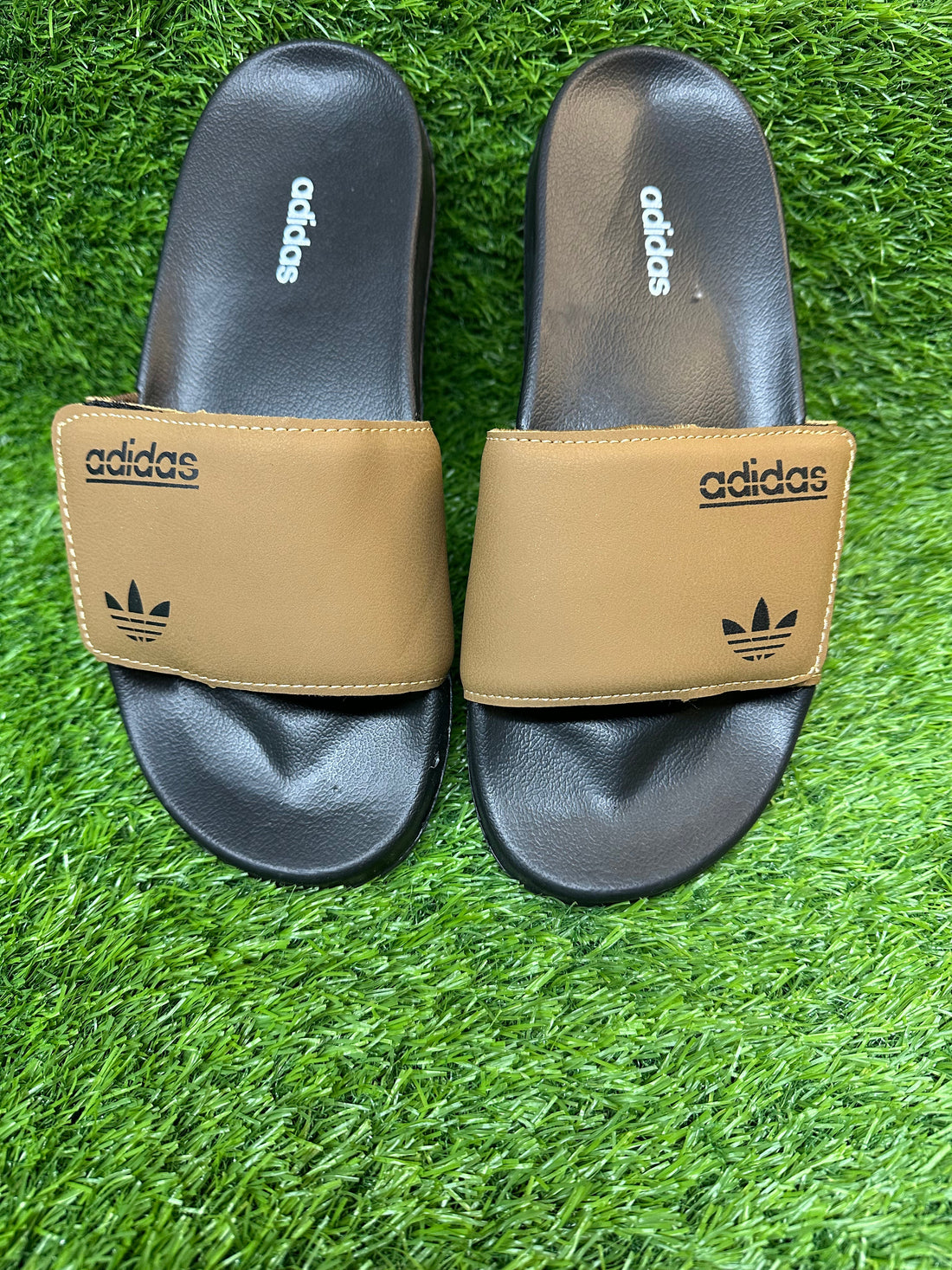 ADIDDAS BROWN & BLACK COMPFORT SLIPPER