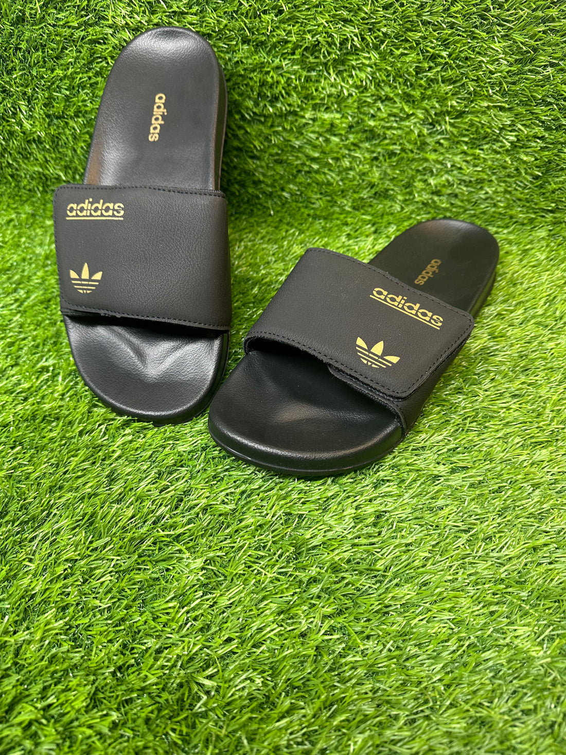 ADIDDAS BLACK & YELLOW COMPFORT SLIPPER